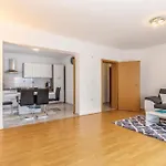度假居 Awesome In *