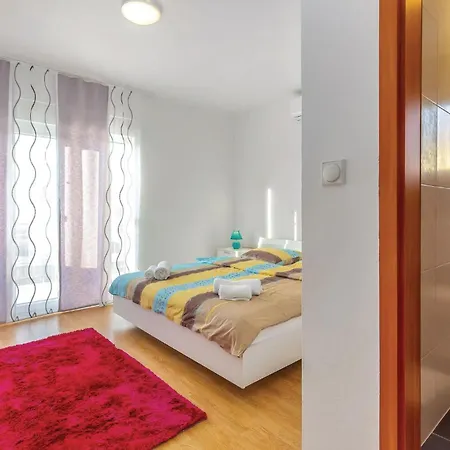 5 Bedroom Cozy In Feriehus *