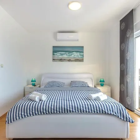 5 Bedroom Cozy In Selce