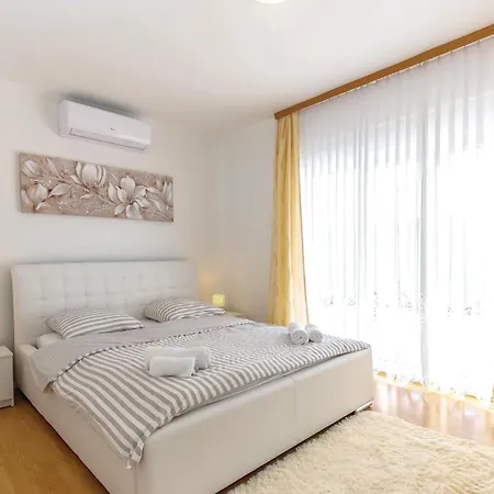 5 Bedroom Cozy In