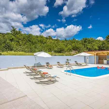 Holiday home 5 Bedroom Cozy In Selce