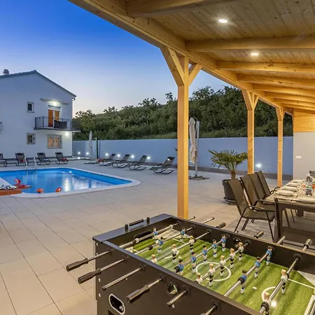 5 Bedroom Cozy In * Selce