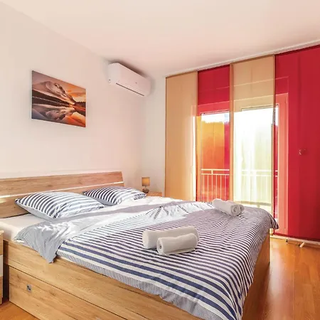 Holiday home 5 Bedroom Cozy In *