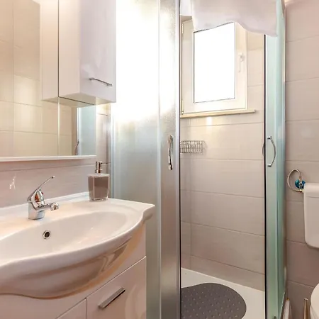 5 Bedroom Cozy In Holiday home