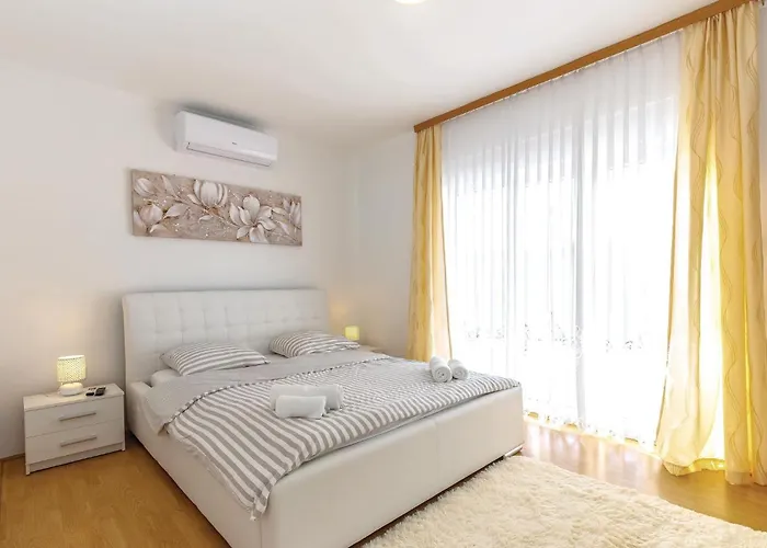 5 Bedroom Cozy In