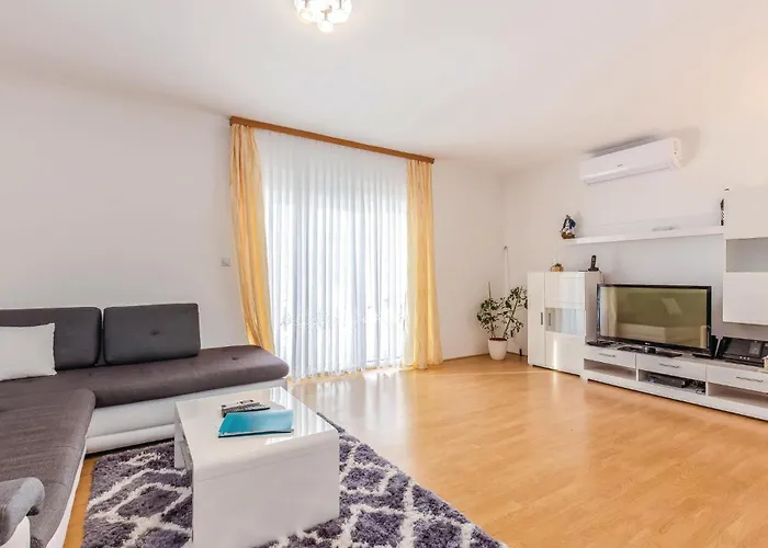 5 Bedroom Cozy In