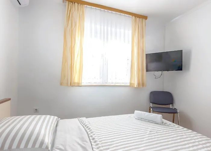 5 Bedroom Cozy In *