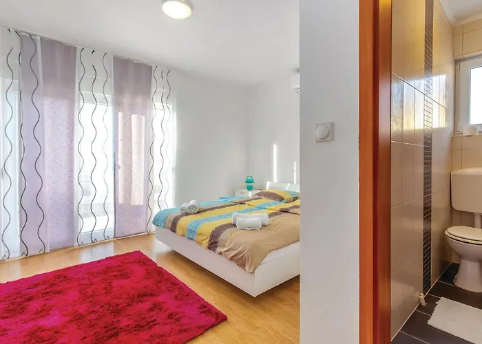 5 Bedroom Cozy In 度假居 *